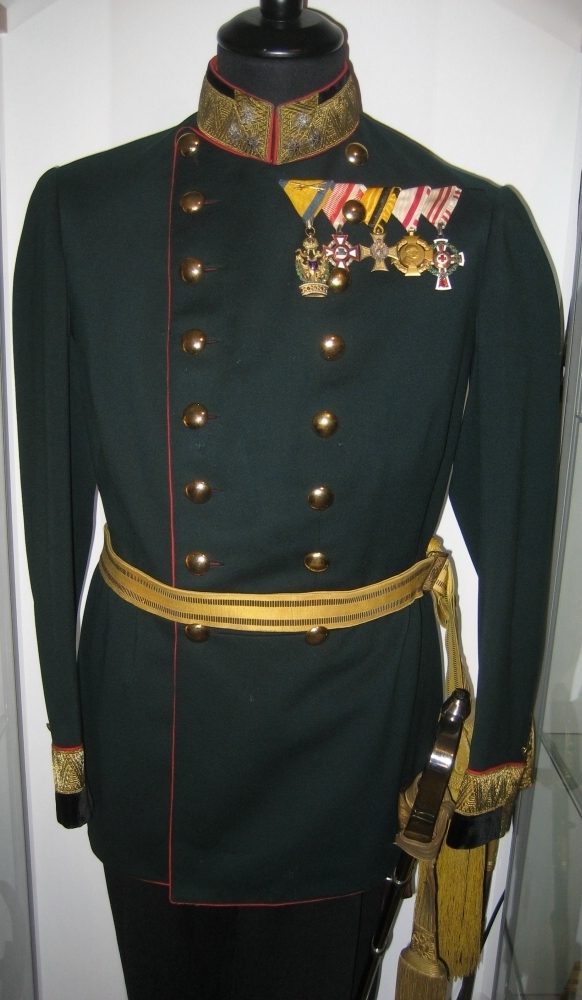 Waffenrock_Generalstab_Kuczera_08.jpg